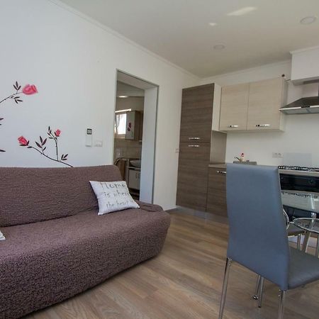 Apartment Krista Tinjan Luaran gambar